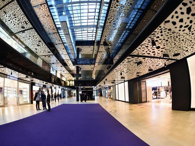 Photo new modern shopping mall interior