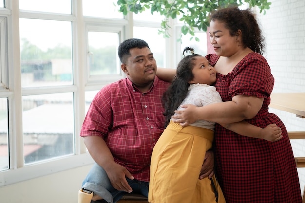 Photo on a new morning a plussize family is pleasantly staring out the window