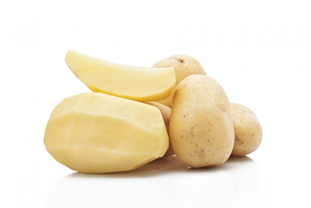 Photo new potatoes isolated