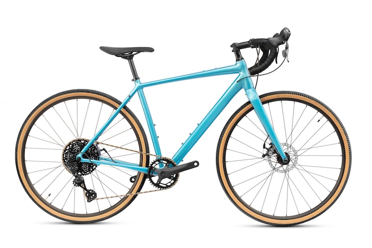 Photo new professional gravel bike or road bike with blue frame isolated on white background. active sport and recreation.