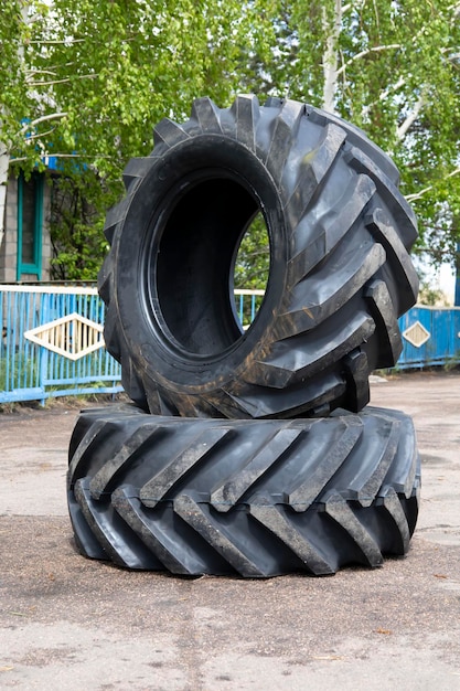 New rubber on the loader rubber for the tractor New rubber