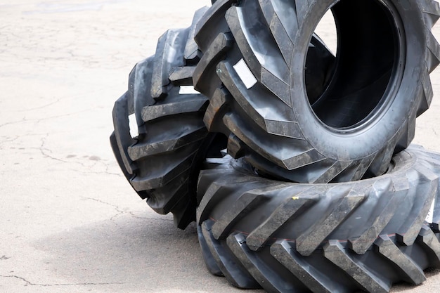 New rubber on the loader rubber for the tractor New rubber