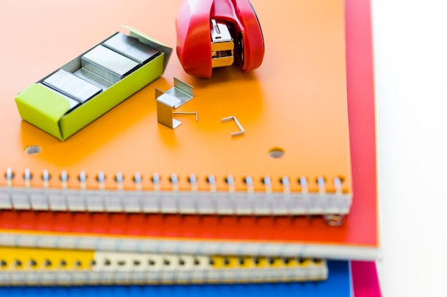 Foto nuovo materiale scolastico pronto per il nuovo anno scolastico.