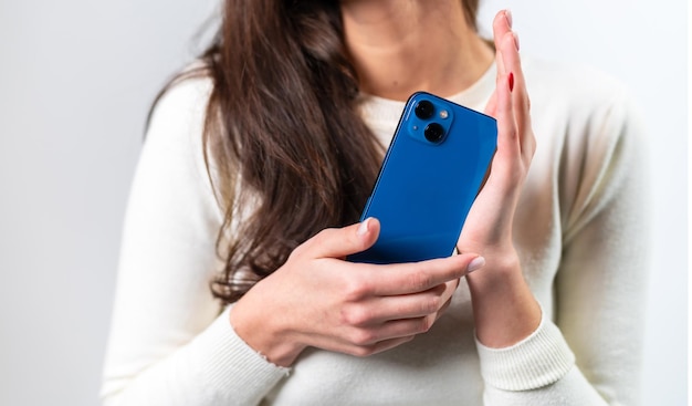 Photo new smartphone presented in woman hands young girl with cellphone in hands