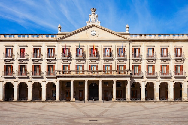 스페인 북부의 바스크 지방 Vitoria-Gasteiz 시의 New Spain Square 또는 Plaza Espana Nueva