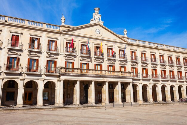 Piazza nuova spagna o plaza espana nueva nella città di vitoria-gasteiz, paesi baschi nel nord della spagna