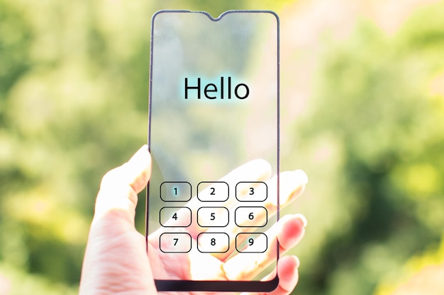 Un telefono di nuova tecnologia transparent live phone