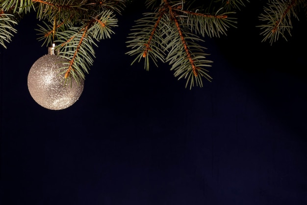 クリスマスボールの新年のバナー