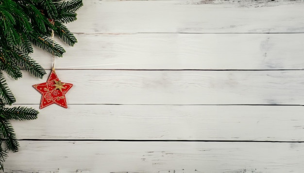木製の白い背景にクリスマス ツリーと新年とクリスマスの背景メリー クリスマス