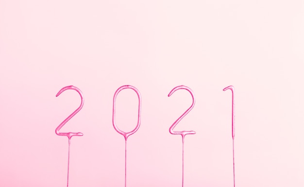 Новогодние розовые числа на розовом