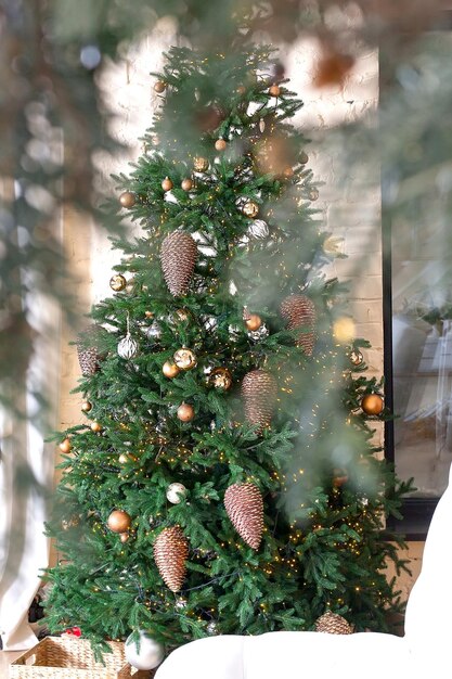 Foto luogo di capodanno albero di natale luogo di capodanno a casa