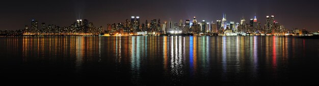 New York City Manhattan midtown skyline 's nachts