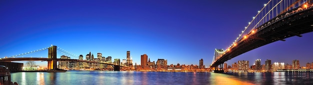 New York City Manhattan panorama in de schemering