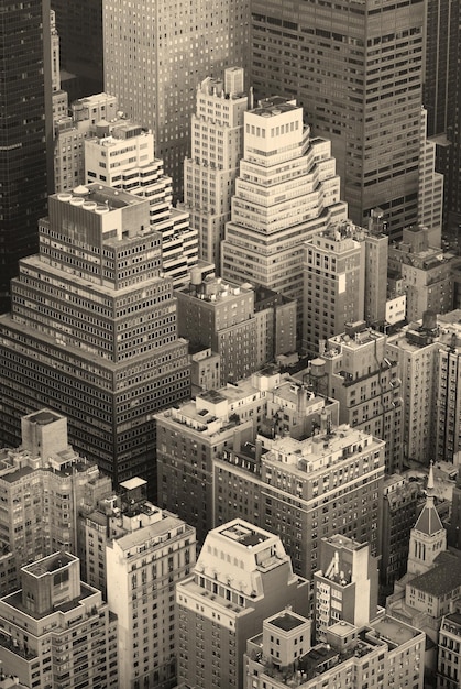 ニューヨーク市マンハッタンのスカイライン空撮白黒