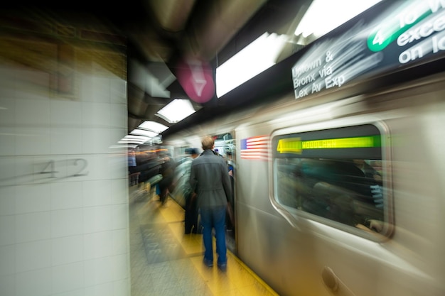Система поездов метро Нью-Йорка на Манхэттене