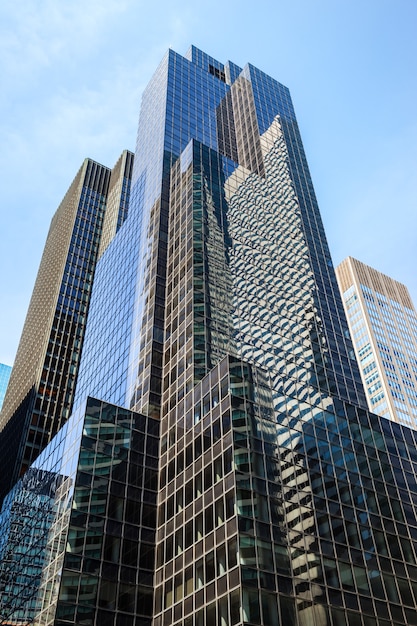 Photo new york, usa - jun 01, 2014: manhattan modern architecture. manhattan is the most densely populated of the five boroughs of new york city