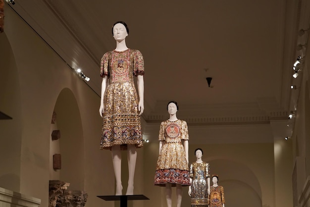 뉴욕, 미국 - 2018년 5월 27일 - 천체: Met 박물관의 패션과 가톨릭 상상