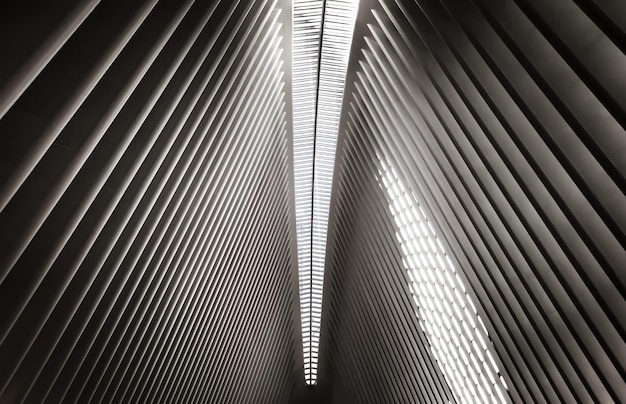 뉴욕, 미국 - 2017년 9월 22일: 맨하탄 세계 무역 센터 교통 허브의 오큘러스 터미널 역