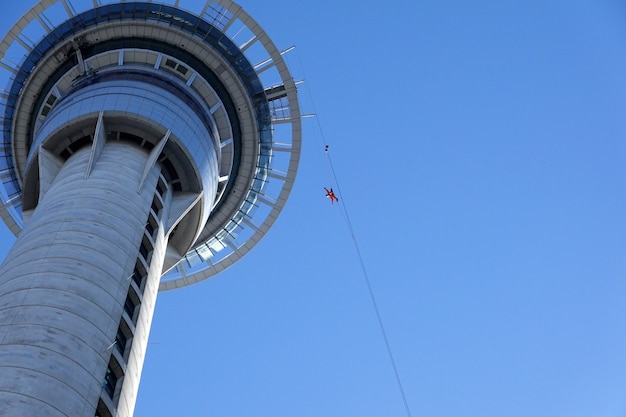 Photo new zealand tourist attraction. sky tower bungee jump, auckland.