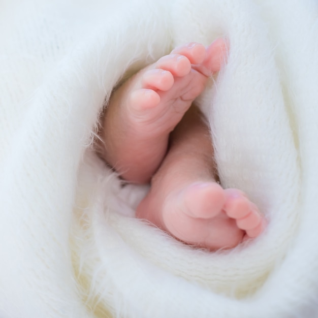 newborn baby feet