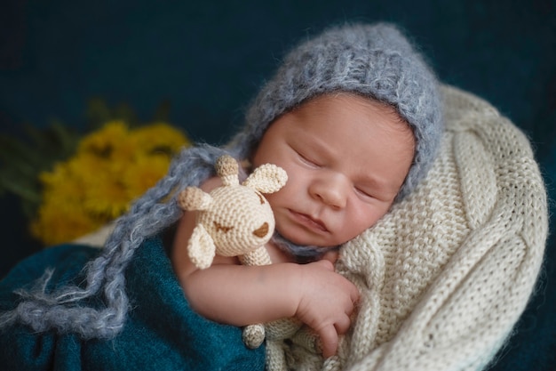 Фото Спит новорожденный