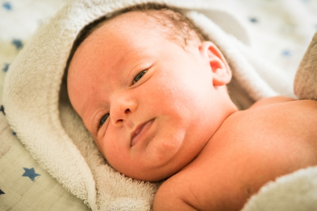 A newborn baby at the time of his bath