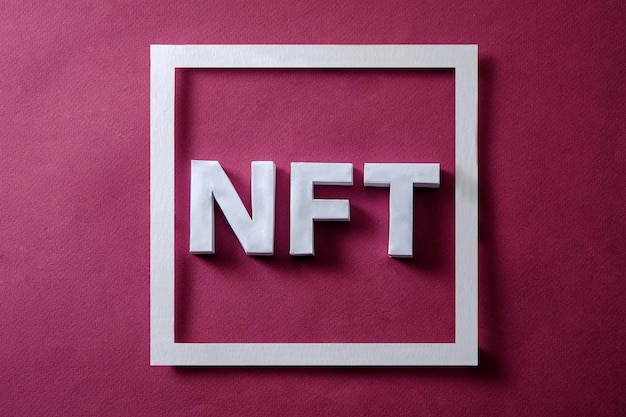 NFT in het tokenframe in de blockchain voor online technologieën