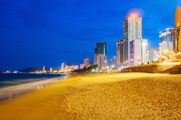 Foto spiaggia della città di nha trang vietnam