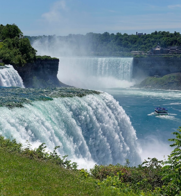 Premium Photo Niagara falls in the summer