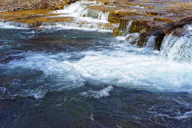 Река Ниагара и Ниагарский водопад с американской стороны. Ниагарский водопад — водопад между Соединенными Штатами Америки и Канадой.