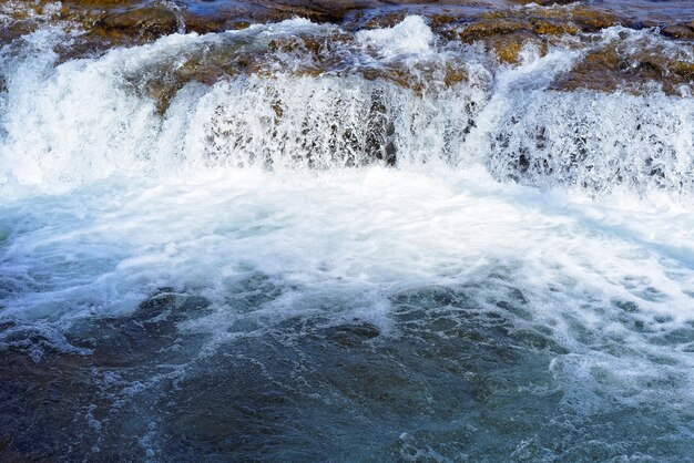 Река Ниагара и Ниагарский водопад с американской стороны. Ниагарский водопад — водопад между Соединенными Штатами Америки и Канадой.