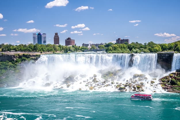 Niagara-waterval in de zomer