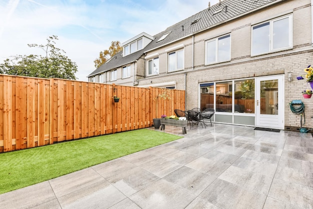 Nice courtyard with greenery and a comfortable seating area