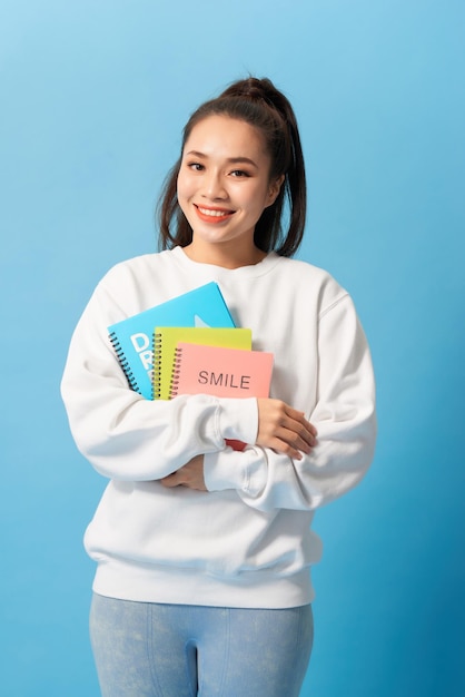 Photo nice female student smiling and looking at camera