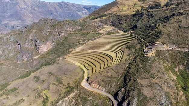 Bella vista sulle rovine di pisac a cusco