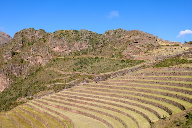 Красивый вид на руины Писака в Куско