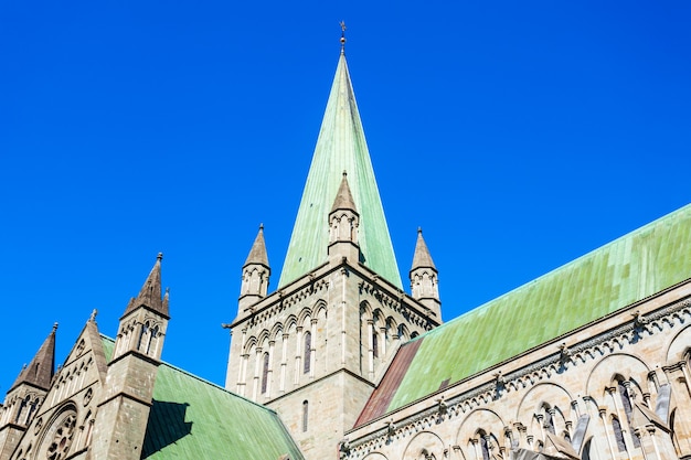 Nidaros cathedral of nidarosdomen of nidaros domkirke is een kerk van noorwegen kathedraal gelegen in de stad trondheim, noorwegen