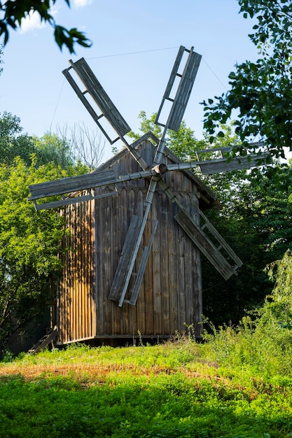 niet werkende oude houten molen