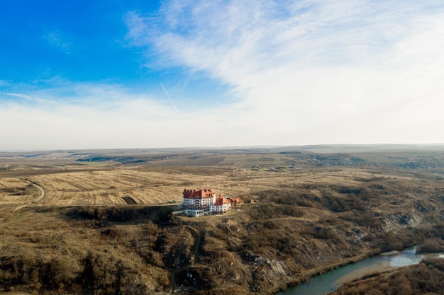 Nieuw hotel bovenop de berg