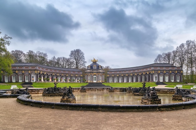 Foto nieuw paleis en fontein in hermitage garden bayreuth duitsland