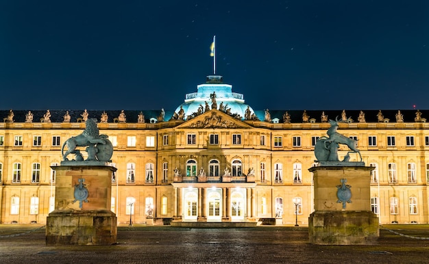 Nieuw paleis in stuttgart Duitsland 's nachts