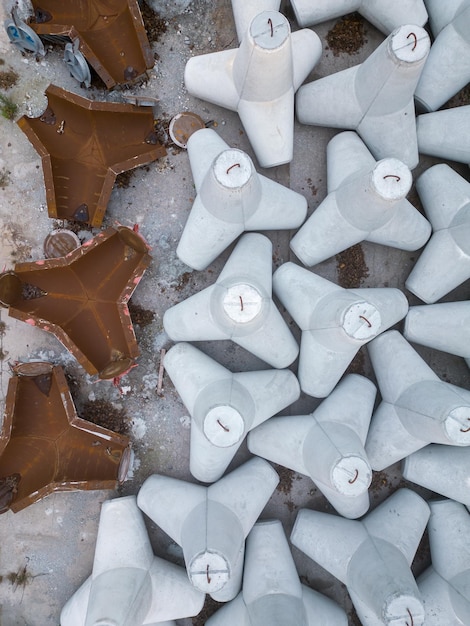 Foto nieuwe betonnen tetrapoden in een fabriek