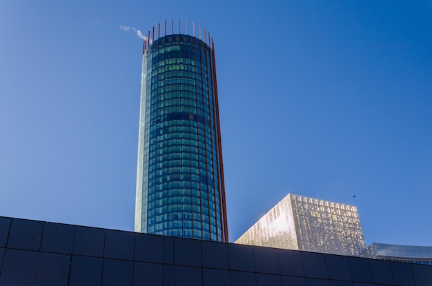 Nieuwe hoogbouw in de stad Stadsblokken buiten de stad