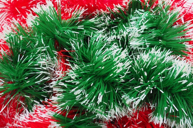 Nieuwjaar en kerstversiering rode en groene boa's voor de kerstboom tweekleurige kerstregen