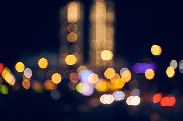 Photo night bokeh light in big city. defocused illuminated skyscrappers and river of city downtown. abstract blur defocused background.