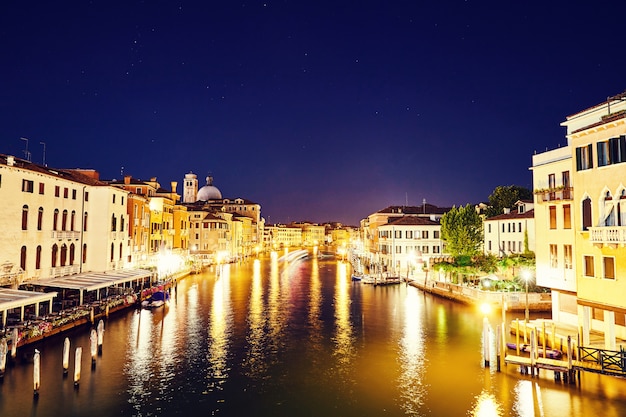 Photo night cityscape of venice