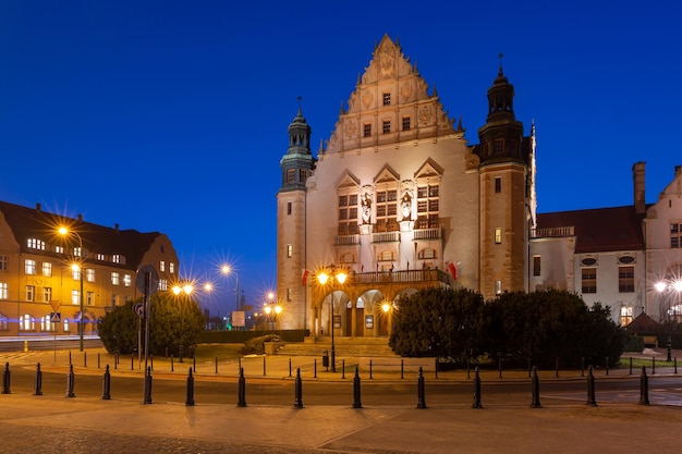 Notte città vecchia di poznan in polonia