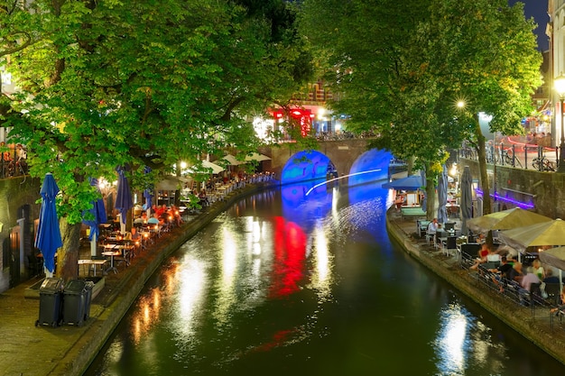 Night Oudegracht and bridge、ユトレヒト、オランダ