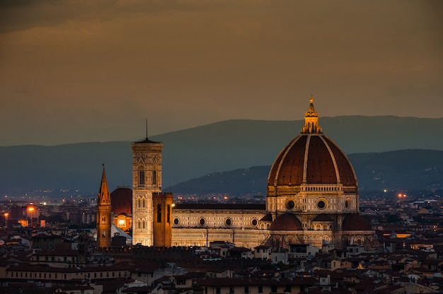 Ночная панорама Флоренции, Италия. Красивый вид