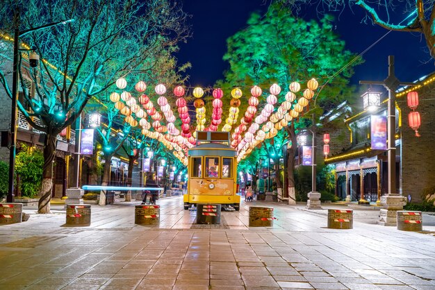 Scena notturna di dongchanghu street a liaocheng, provincia di shandong